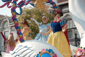 Hong Kong Disneyland Flights of Fantasy Parade Disney Princesses Snow White, Cinderella, Belle Sleeping Beauty Aurora