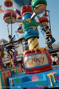 Hong Kong Disneyland Flights of Fantasy Parade Flying Bees Hunny.png