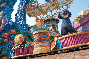 Hong Kong Disneyland Flights of Fantasy Parade Lilo and Stitch